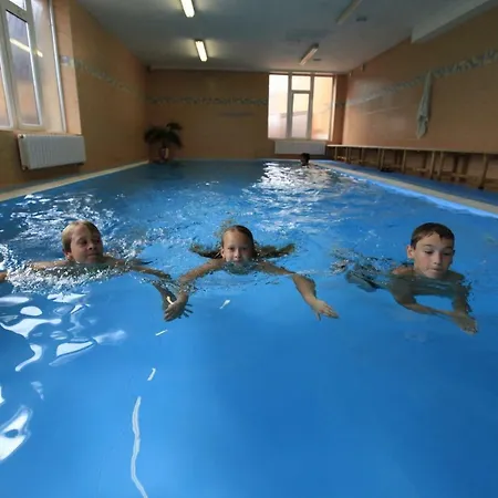 Slunce - Wellness S Bazenem, Pivovar A Bowling 3*